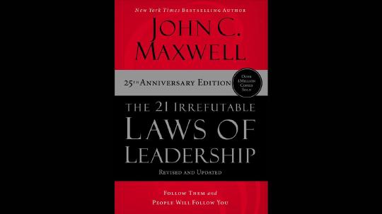 The 21 Irrefutable Laws of Leadership Summary of Key Ideas and Review - John Maxwell